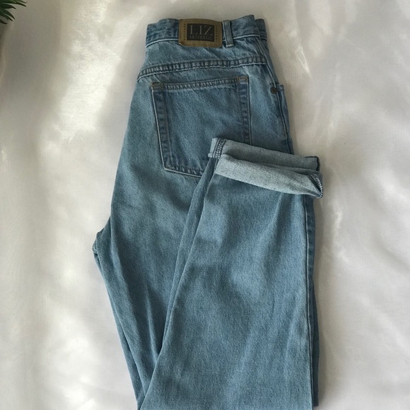 Liz Claiborne Denim - Vintage Liz Claiborne’s Mom ( Jeans Light wash )